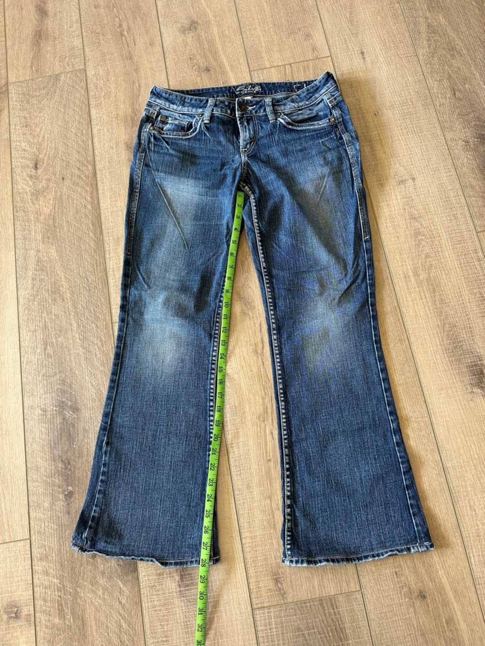 Silver Jeans Women’s Flare Jeans in Dark Blue Denim
